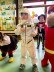 Die Kinder tanzen den Ententanz.