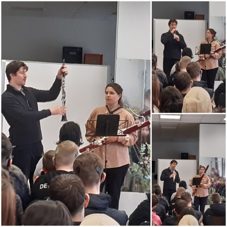 Eine Collage mit drei Bildern. Es sind Personen zu sehen. Ein Mann hält ein Fagott in den Händen, die Frau eine Klarinette. Kinder sitzen auf den Stühlen und schauen zu den zwei Personen.