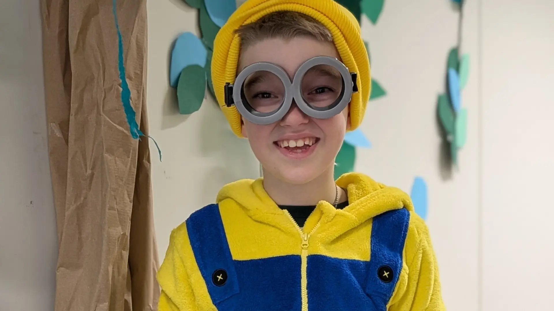 Karneval: Kind verkleidet als Minion