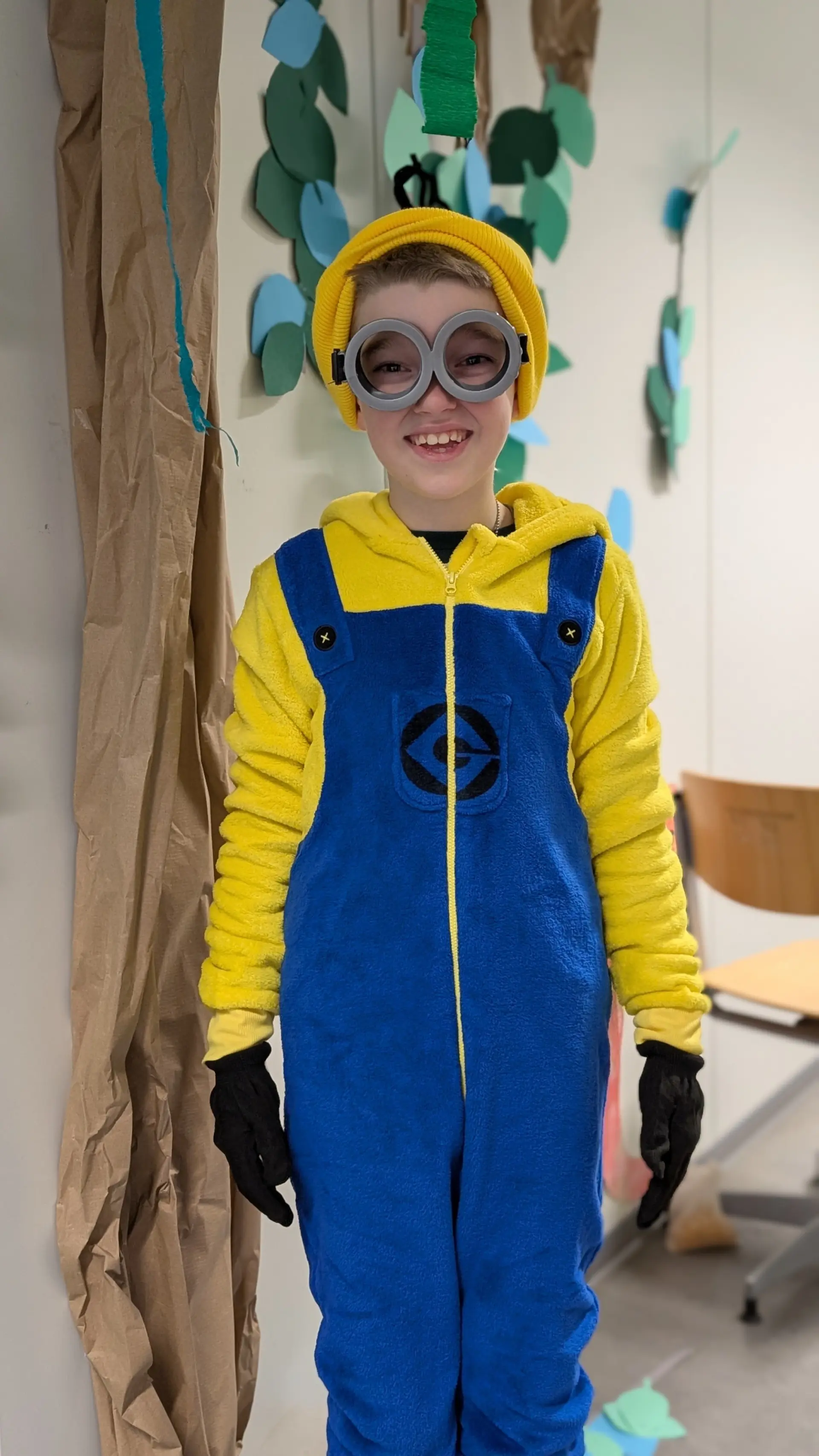 Karneval: Kind verkleidet als Minion