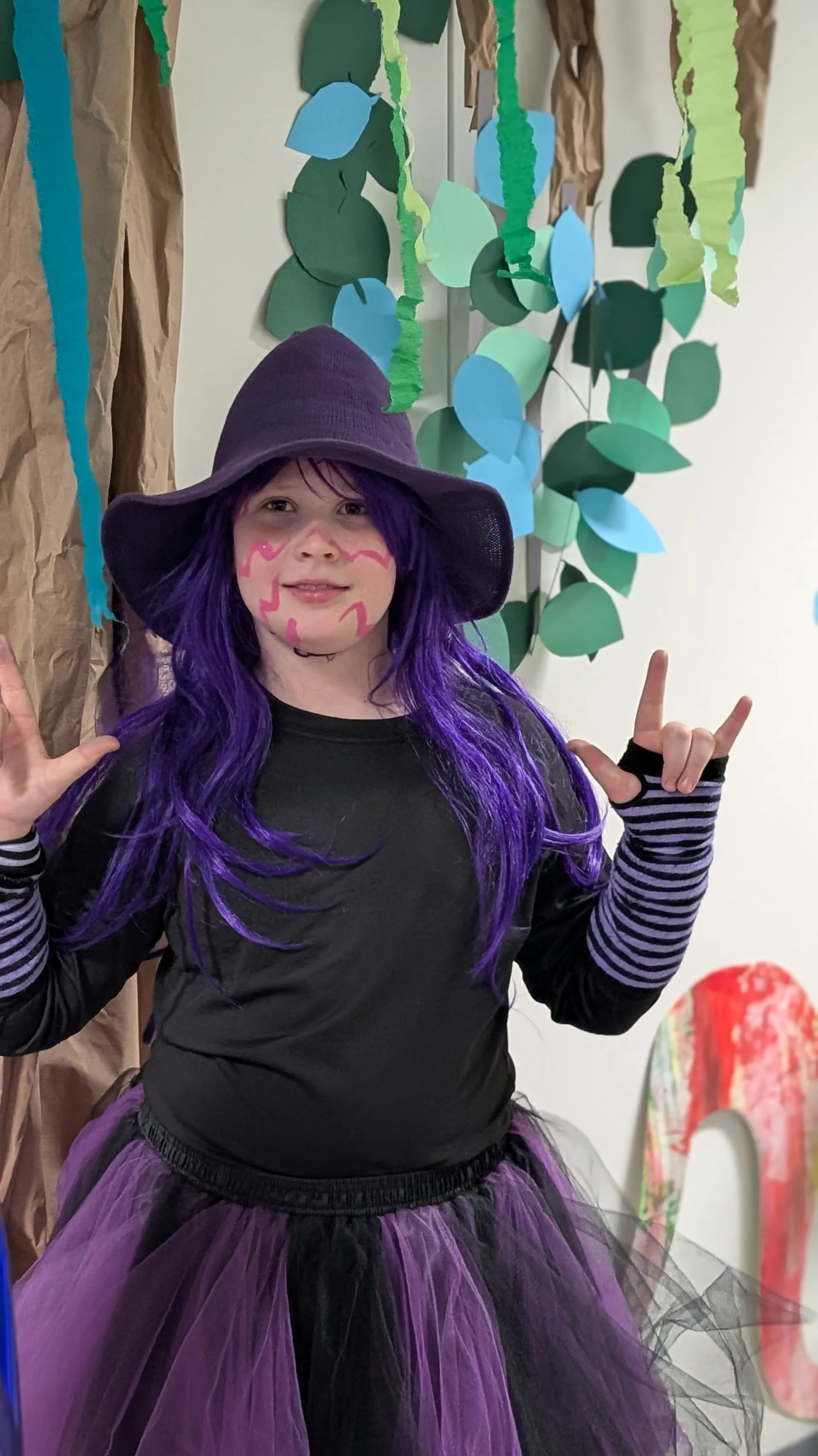 Karneval: Kind verkleidet als Hexe