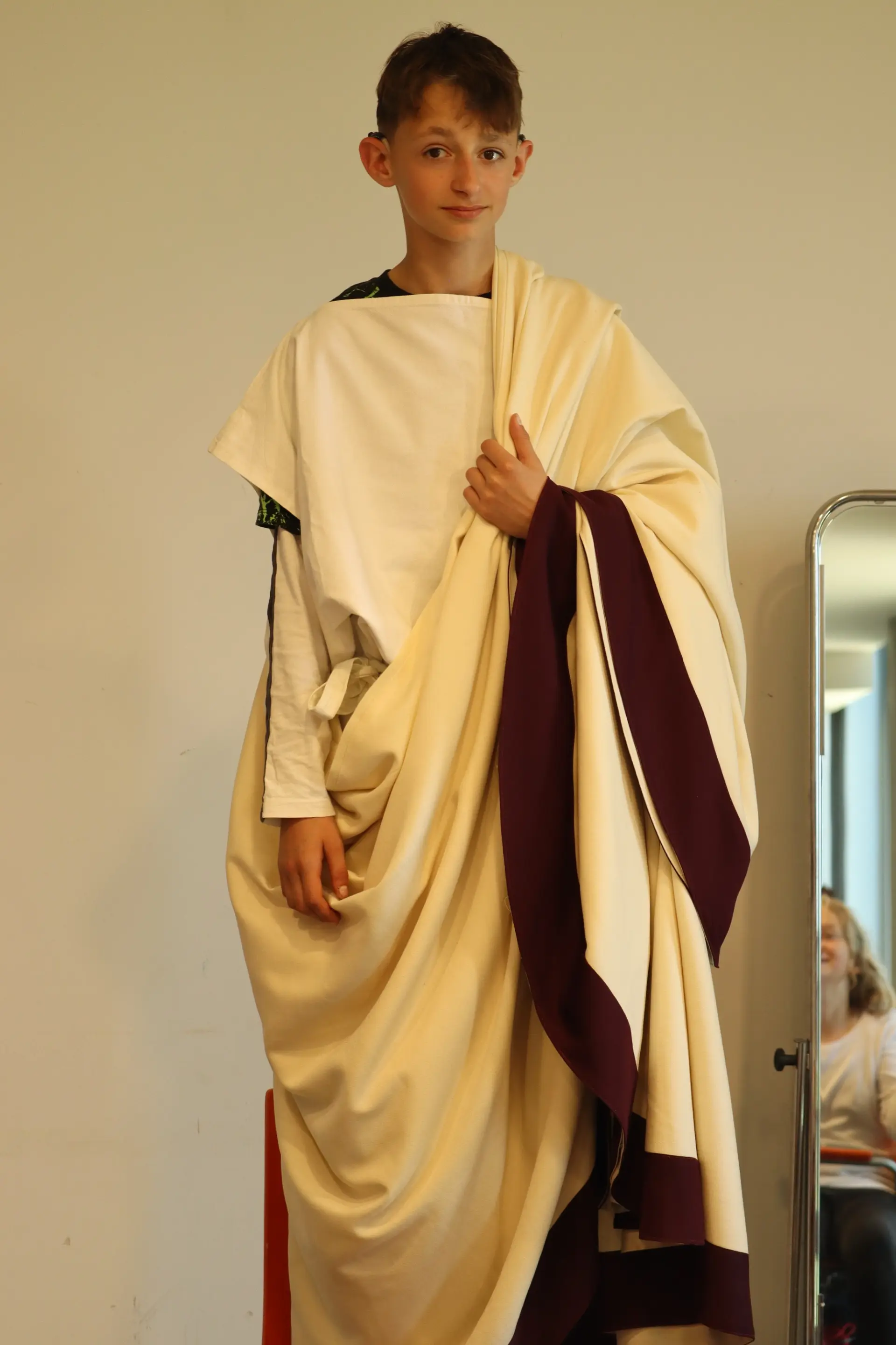 Schulfahrt: Kind verkleidet als Römer