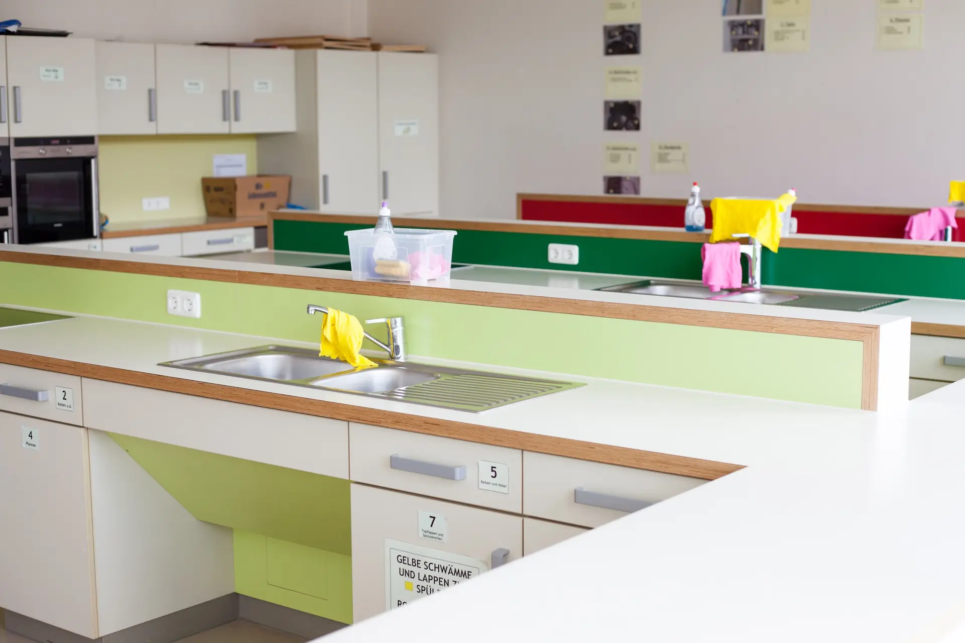 Blick in die Küche vom Imbiss