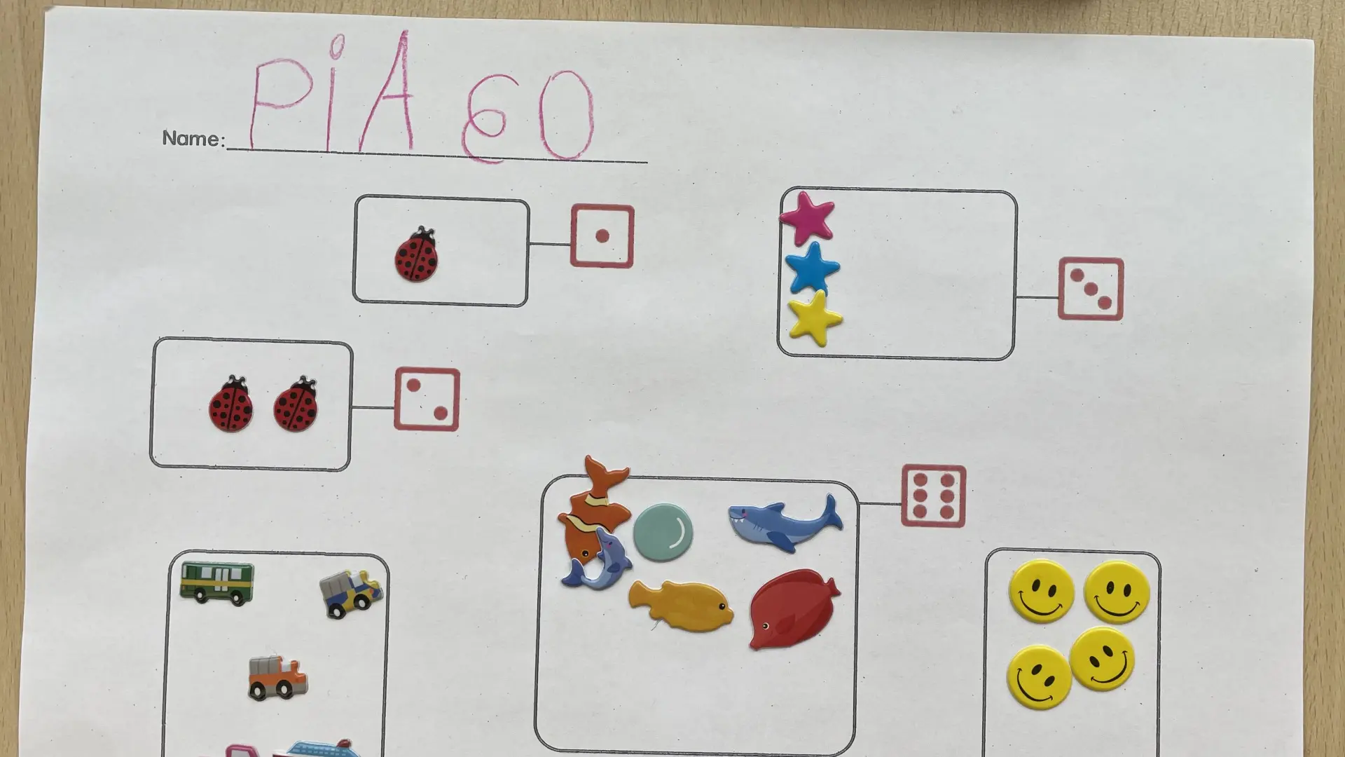 Vorschule: Lernblatt zum Zählen mit verschiedenen Stickern